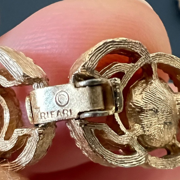 Vtg Crown Trifari Demi Parure Pearls Gold Tone Snowflake necklace and Brooch set - Picture 8 of 9